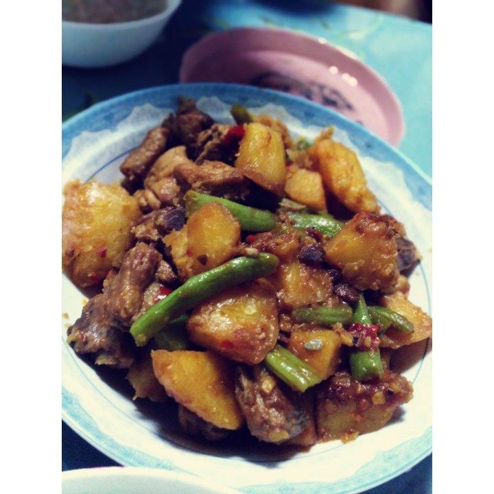 川味土豆烧排骨