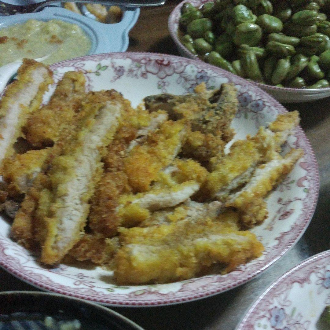 日式炸猪排（附蘸料及配菜做法）