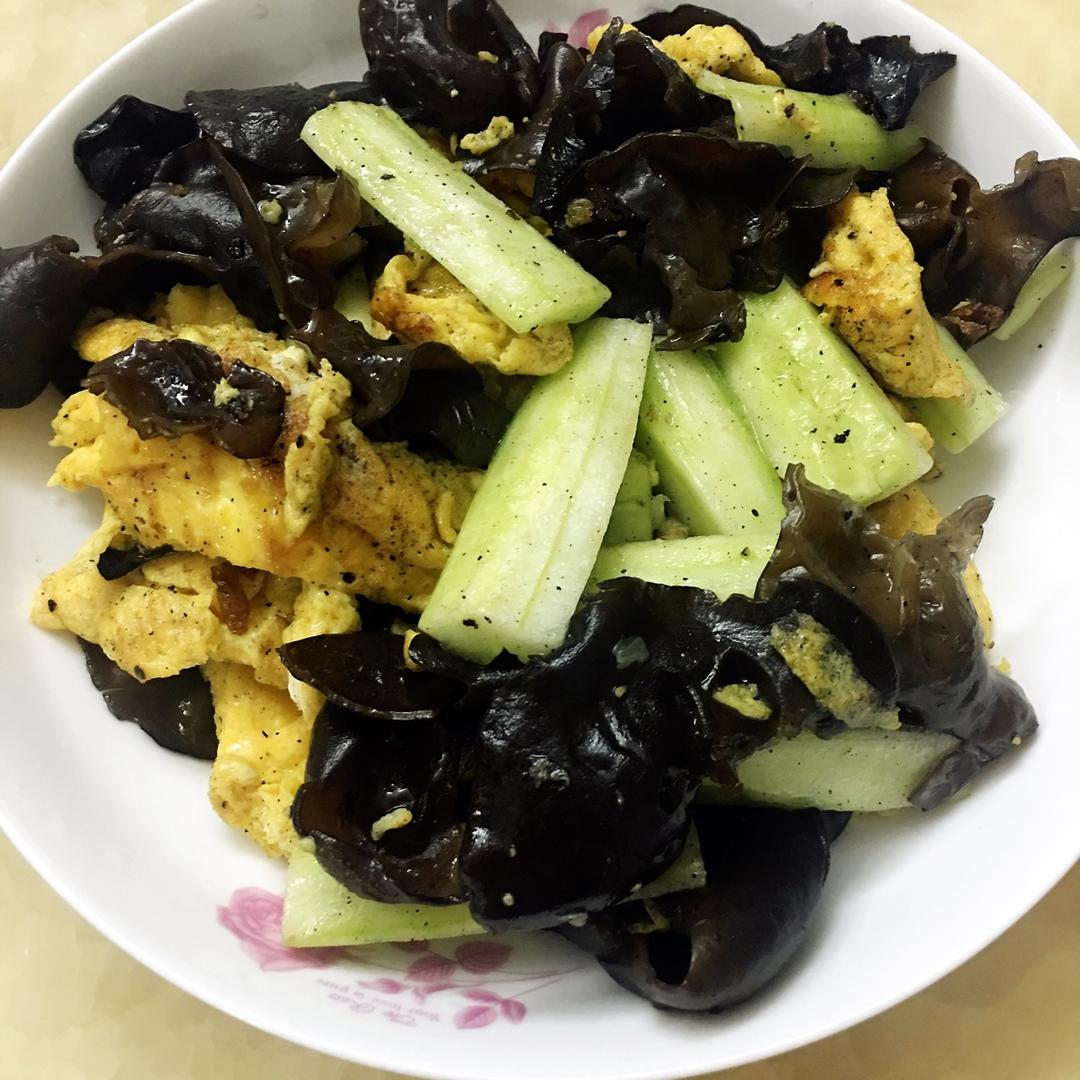 黄瓜木耳炒鸡蛋
