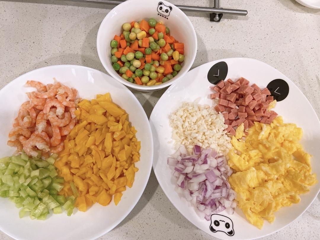 虾仁菠萝炒饭