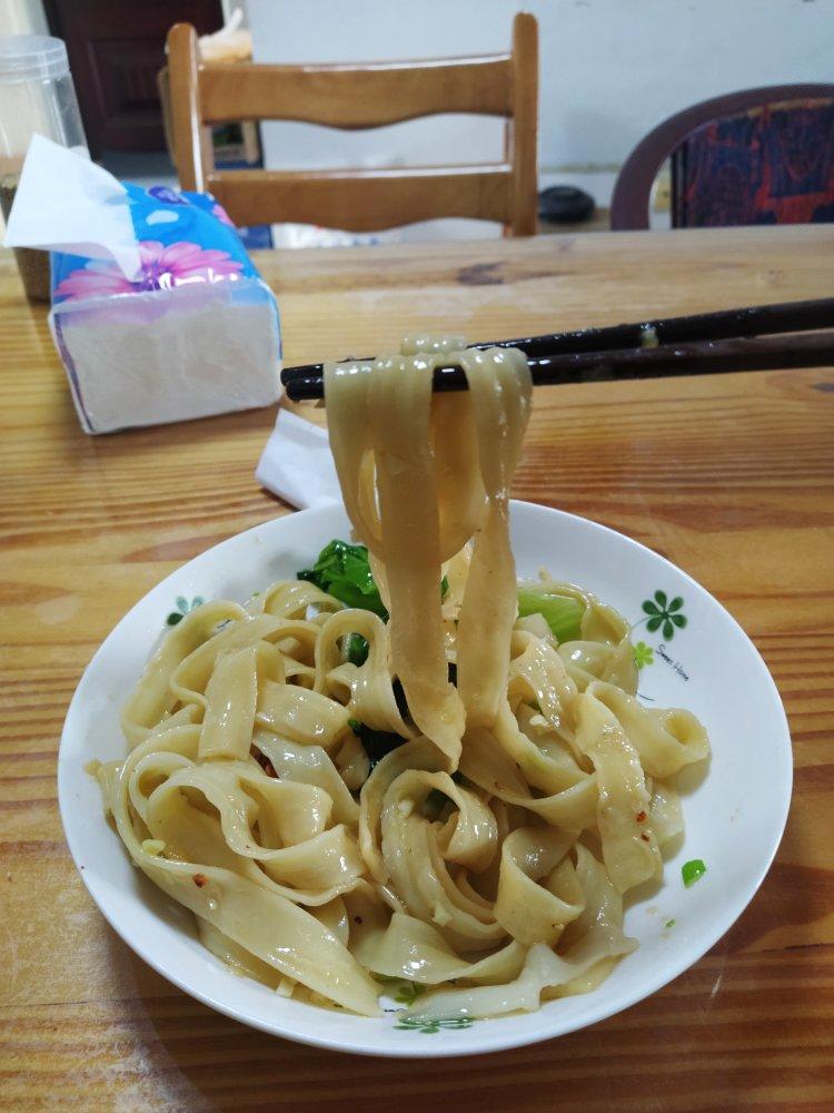 十分钟就能吃上的超简单油泼面