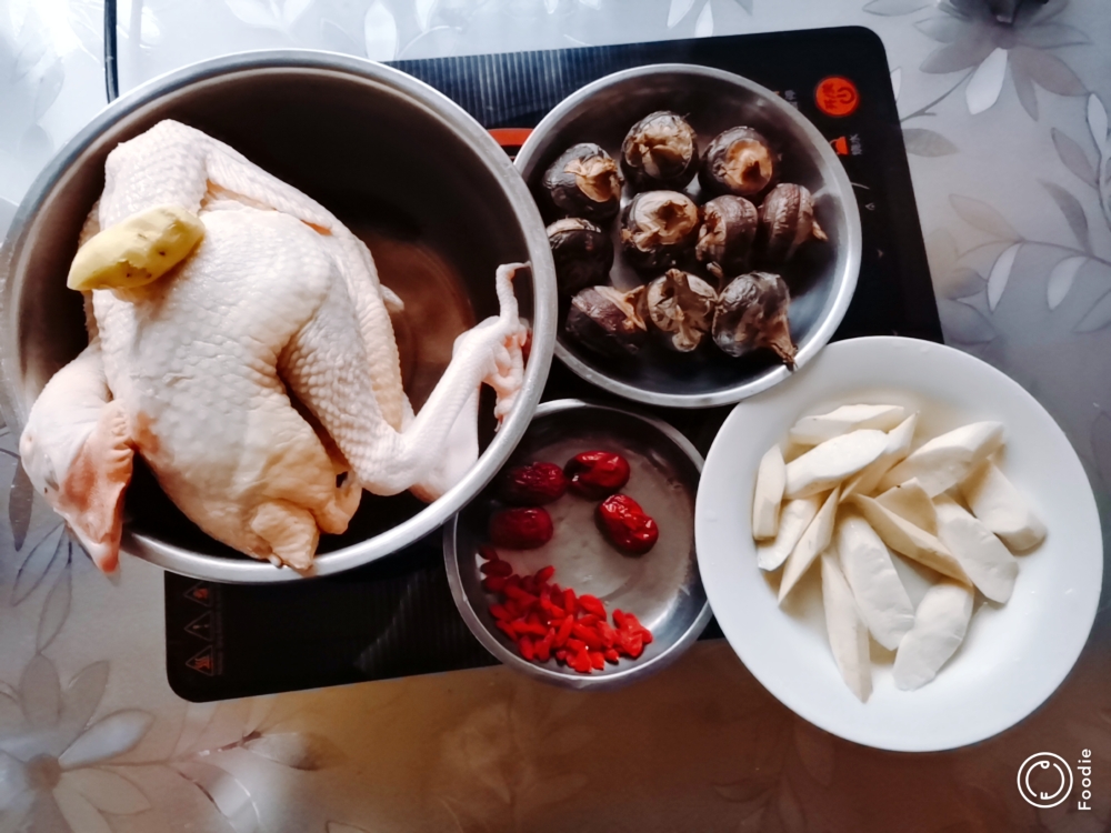 马蹄山药汆烫鸡的做法 步骤1