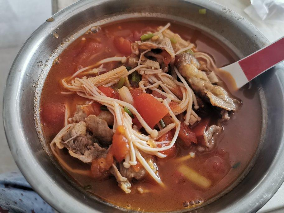 酸汤肥牛金针菇