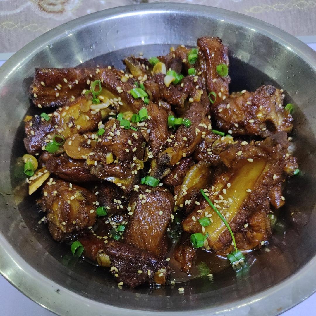 糖醋排骨的家常做法，色泽红亮，口感醇厚，好吃的停不下来