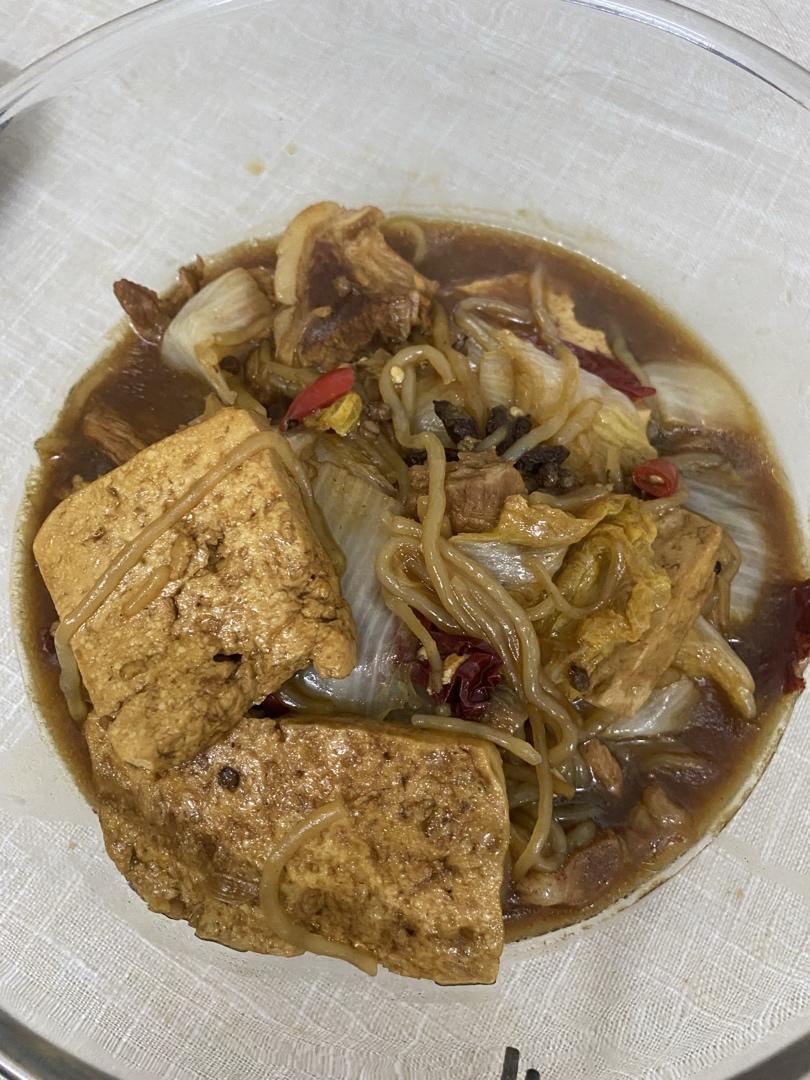 家常白菜炖粉条加豆腐泡