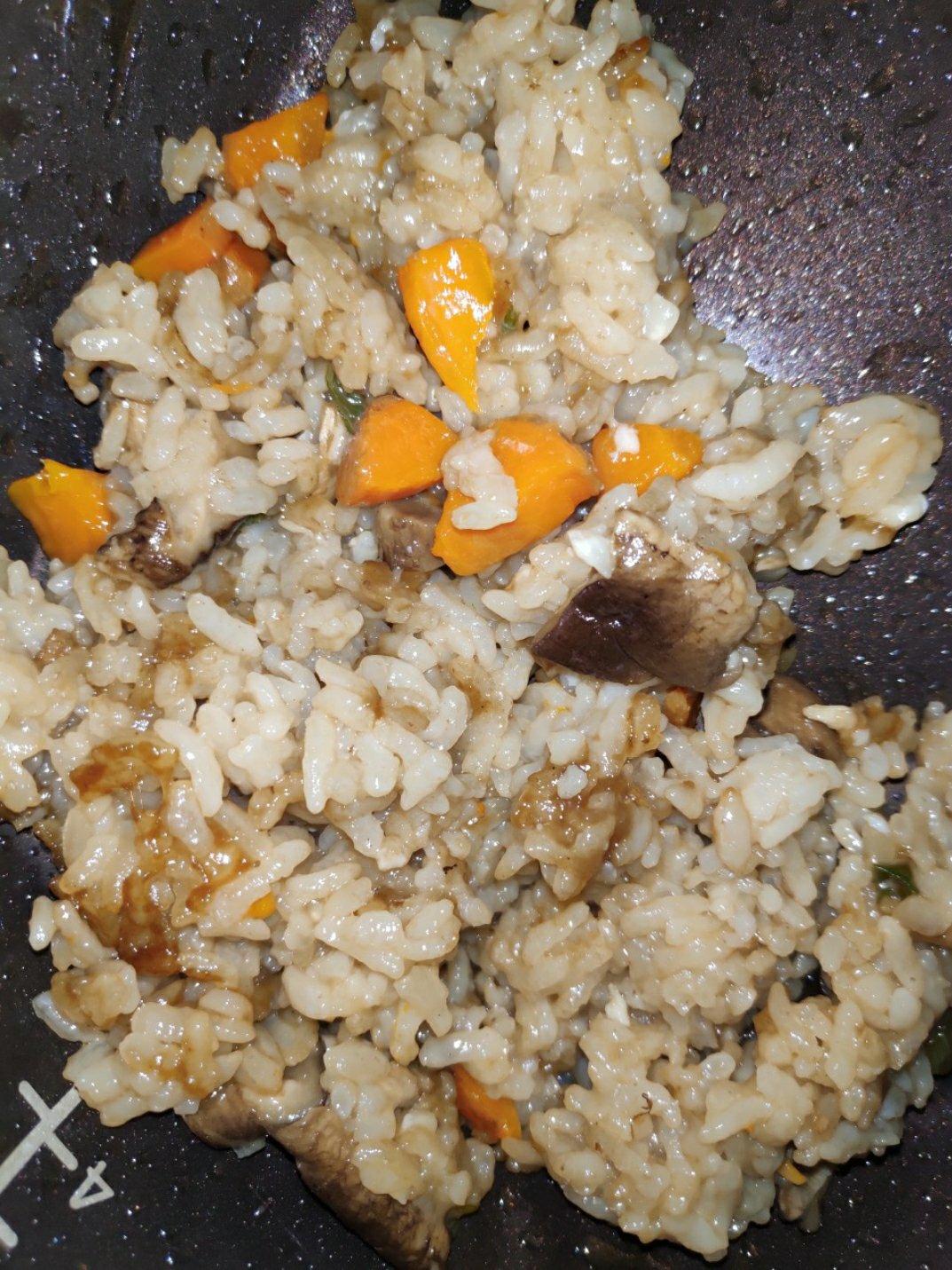 能吃两大碗的香菇排骨焖饭