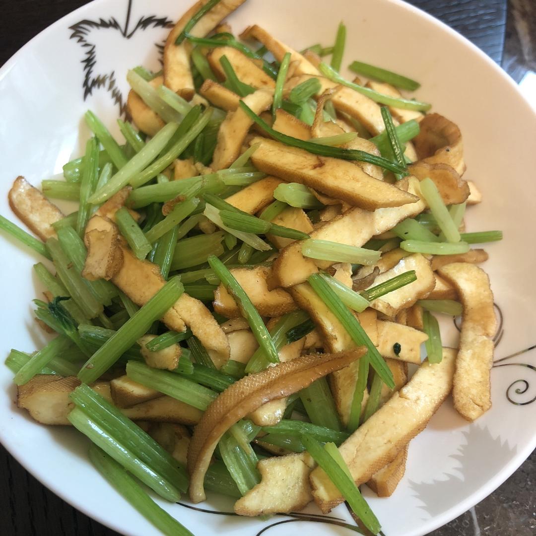 芹菜炒香干