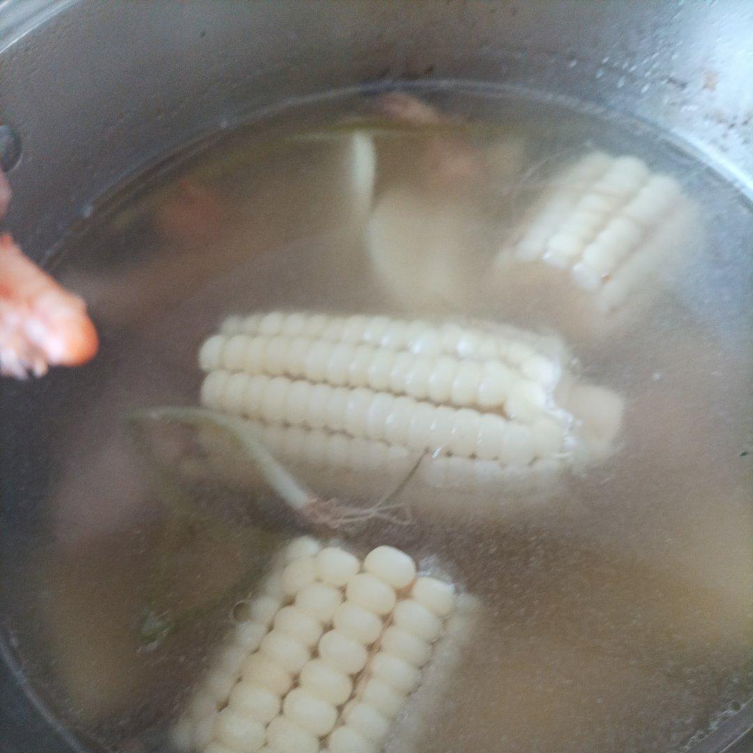 （煲汤）排骨土豆胡萝卜玉米汤