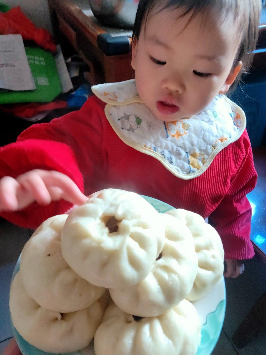 松软多汁的肉包子