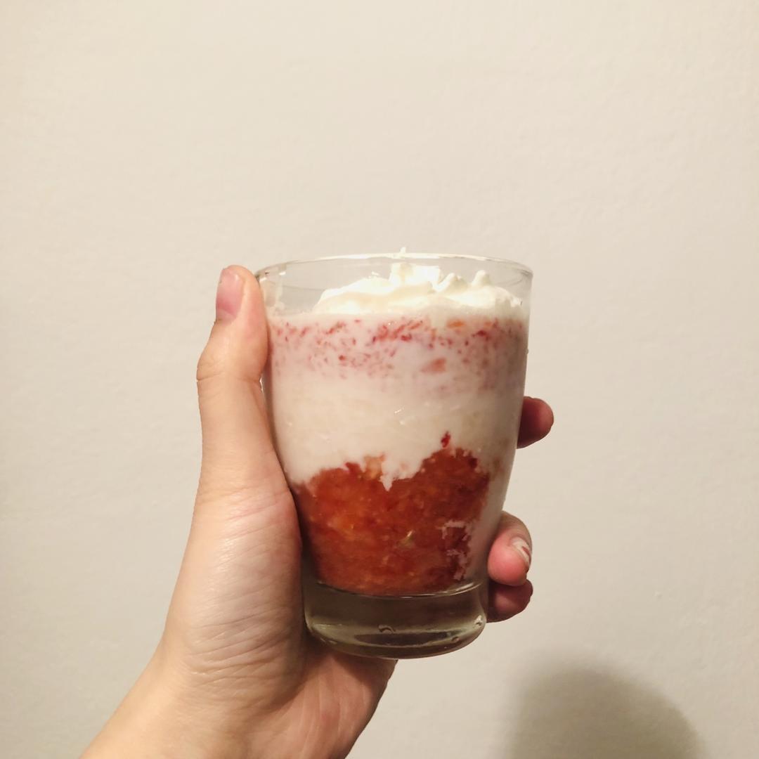 「网红饮品」草莓牛奶