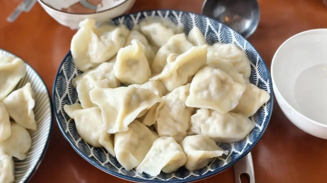 子瑜妈妈家的酸菜饺子