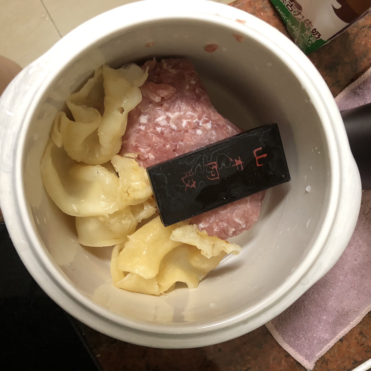 阿胶鱼胶瘦肉汤的做法