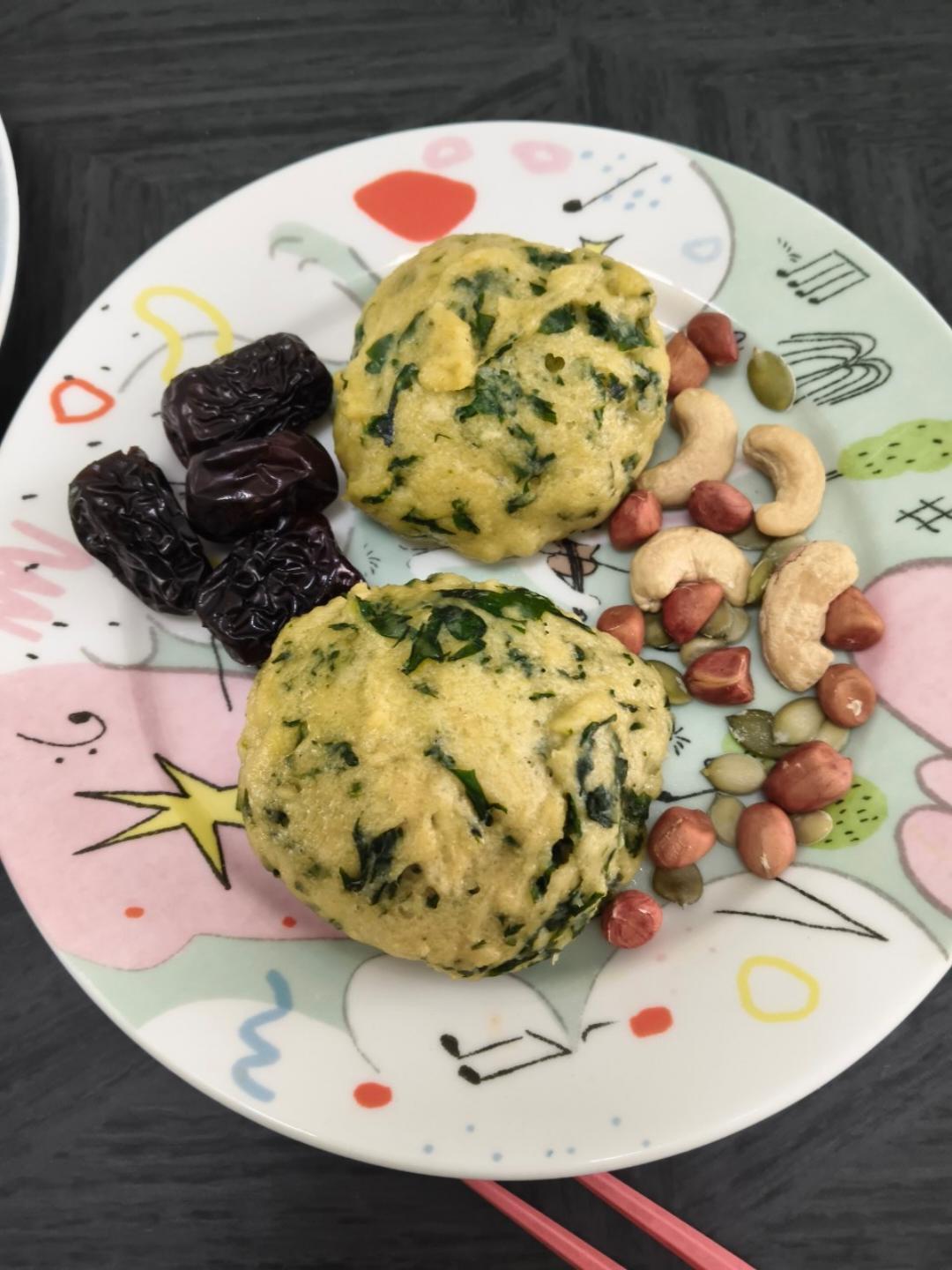 芹菜叶玉米面团