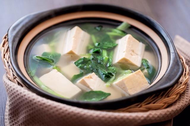 翡翠白玉之鸡毛菜豆腐汤的做法