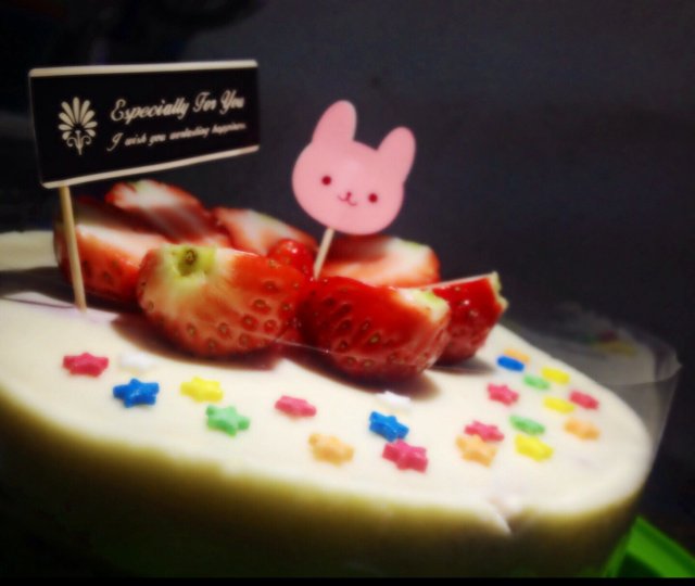 草莓果粒冻芝士蛋糕