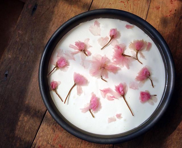 樱花酸奶慕斯蛋糕（免烤）的做法