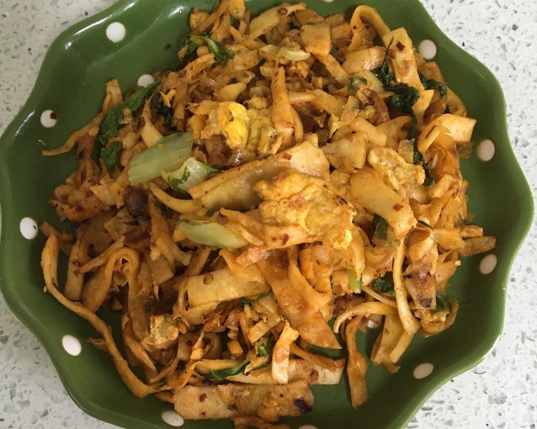 老干妈鸡蛋炒饼的做法