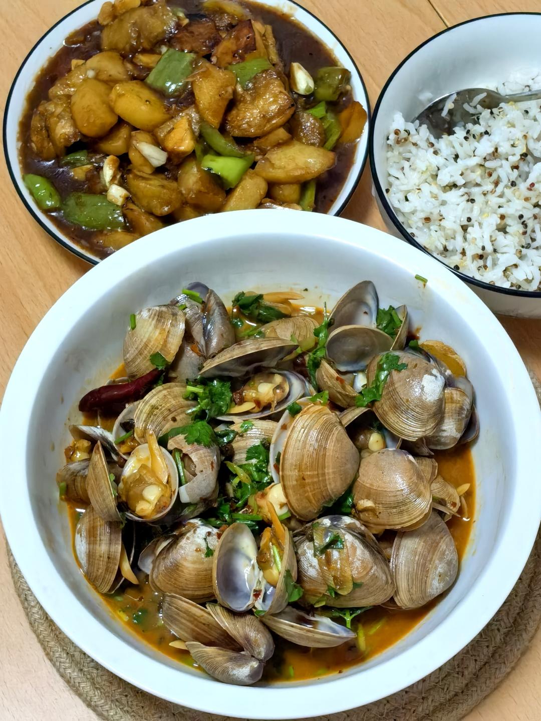 🔥超级简单的辣炒花蛤～味道绝对好吃到舔壳