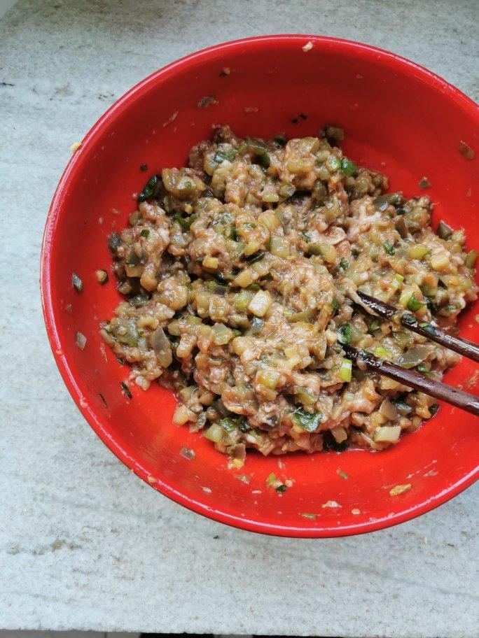 茄子馅饺子（饺子馅会流汁哦）