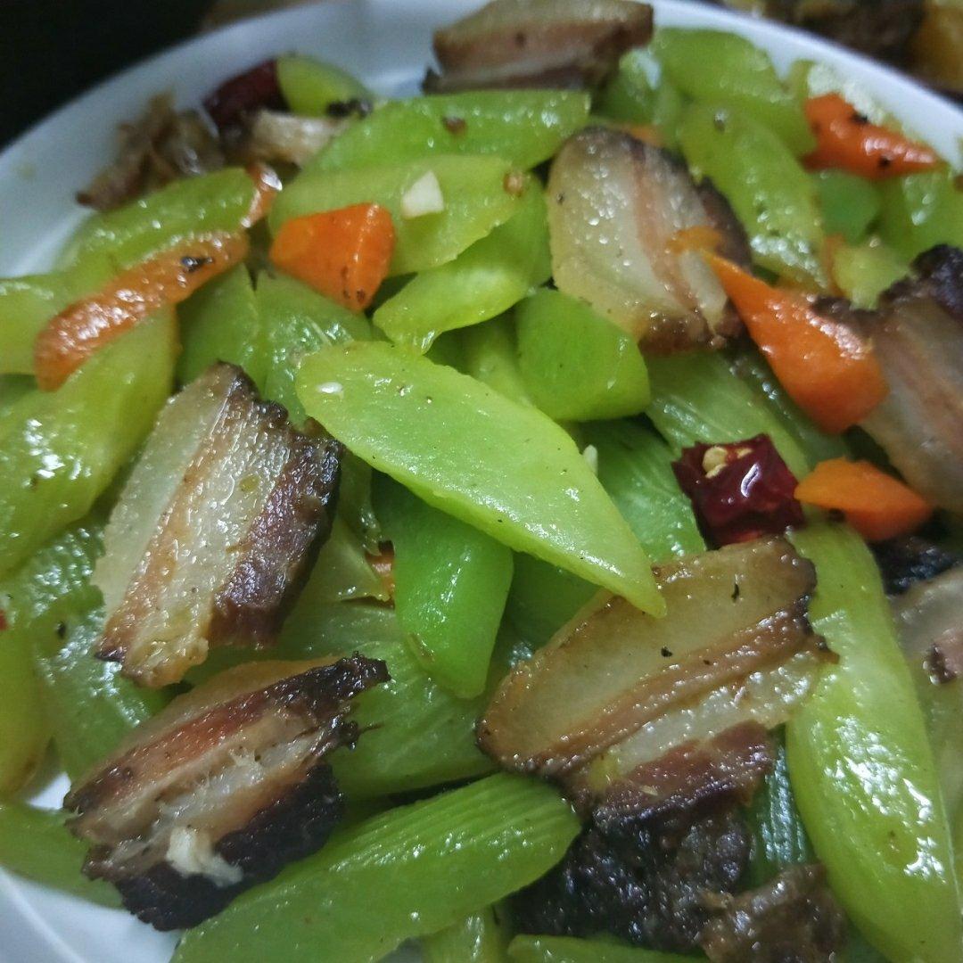 老丁的私房菜-腊肉炒莴笋