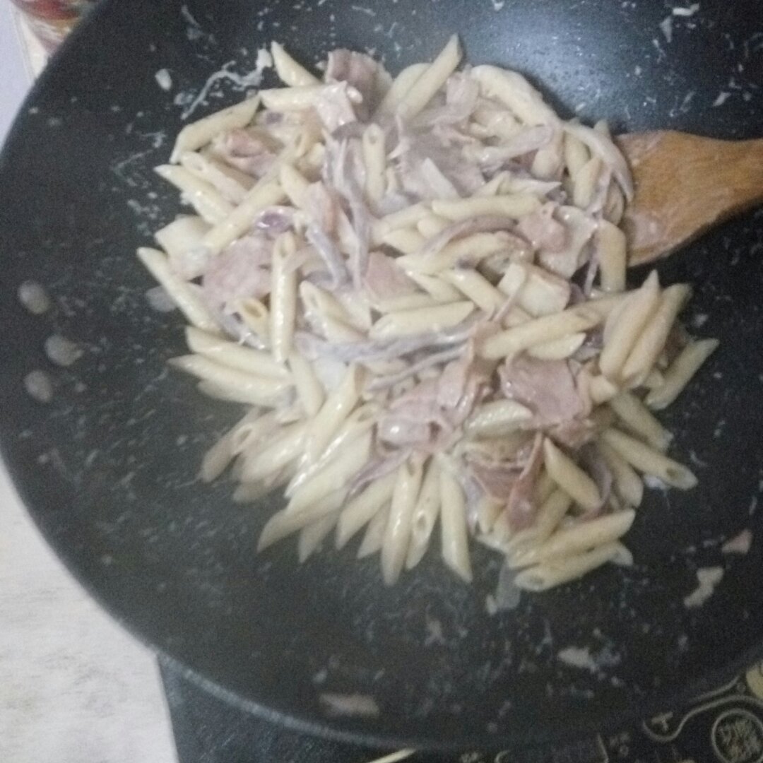 超简单的奶汁培根意面Carbonara