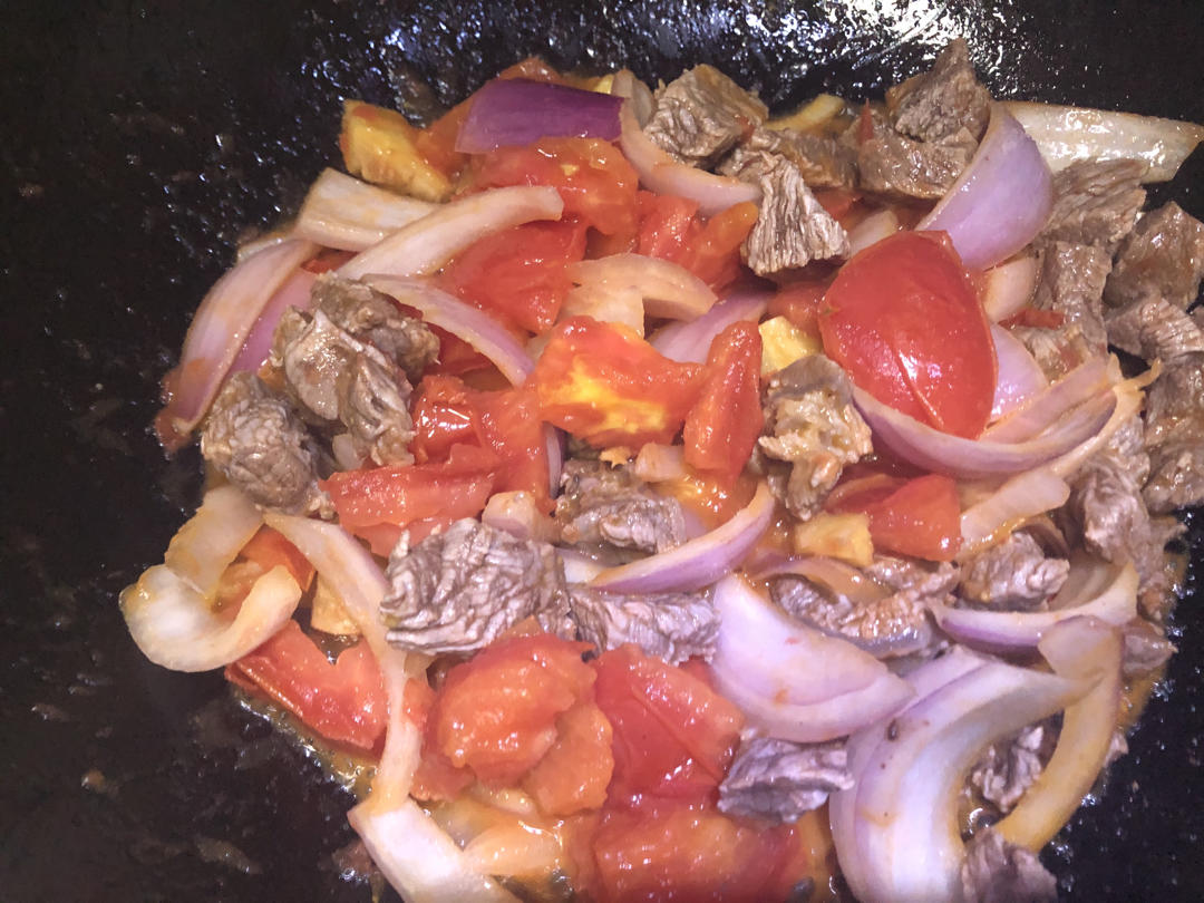 不加一滴水超美味的番茄土豆炖牛肉（懒人菜）