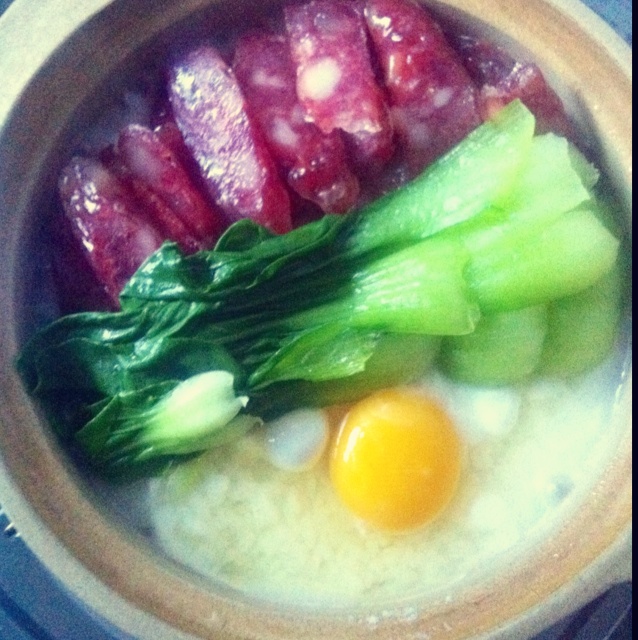 广式腊味煲仔饭