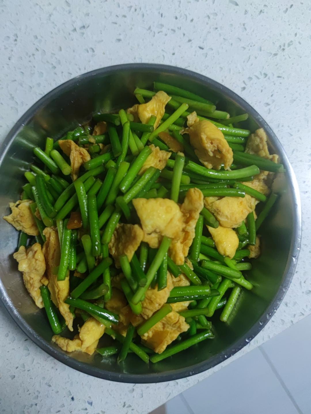 清淡下饭蒜台炒鸡蛋