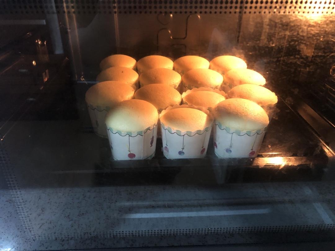 戚风小纸杯蛋糕