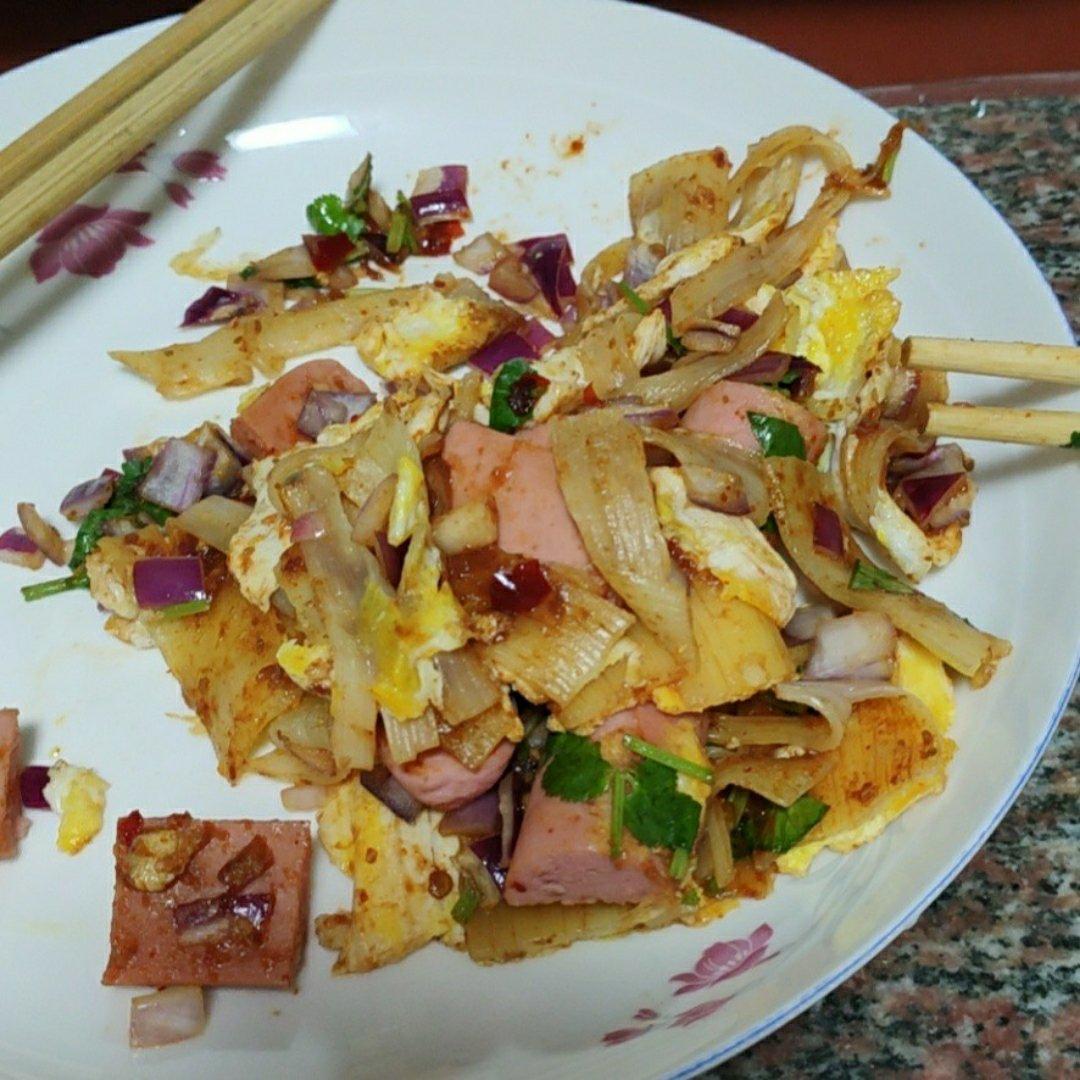 超级美味的东北烤冷面➕自制万能酱料【酱料是关键】