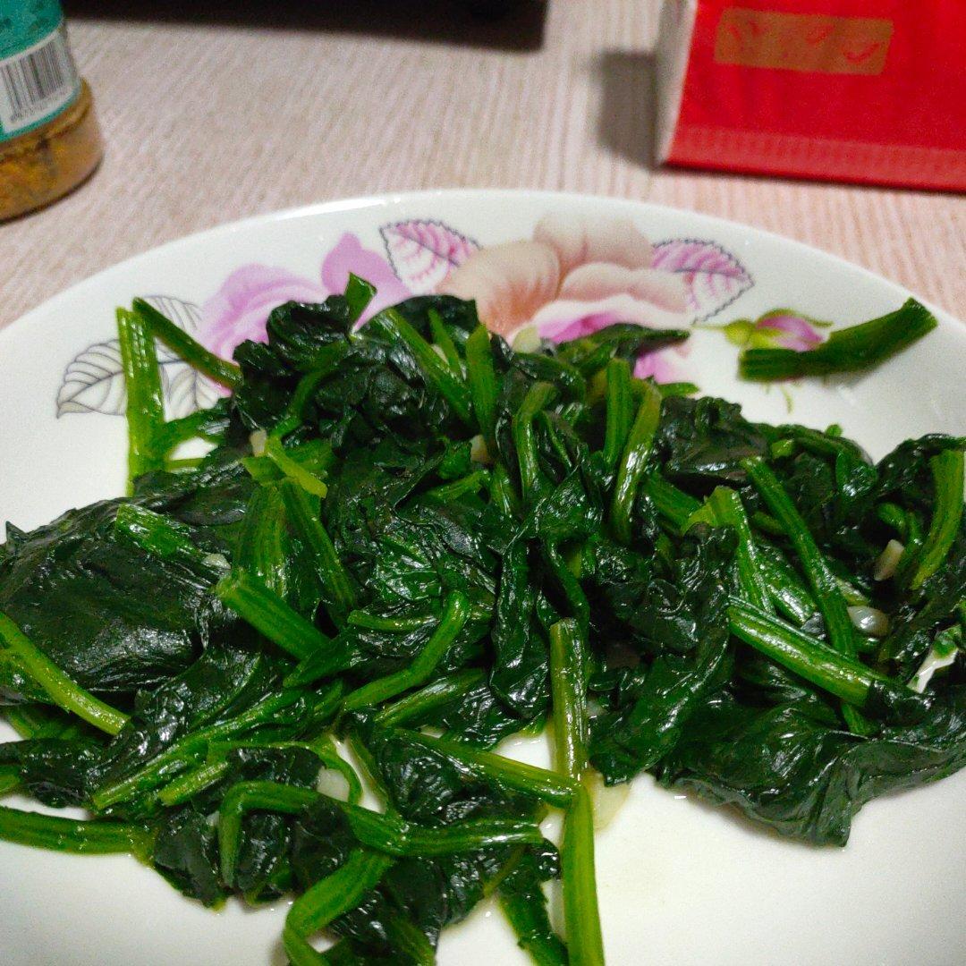 不涩口又嫩的清炒菠菜