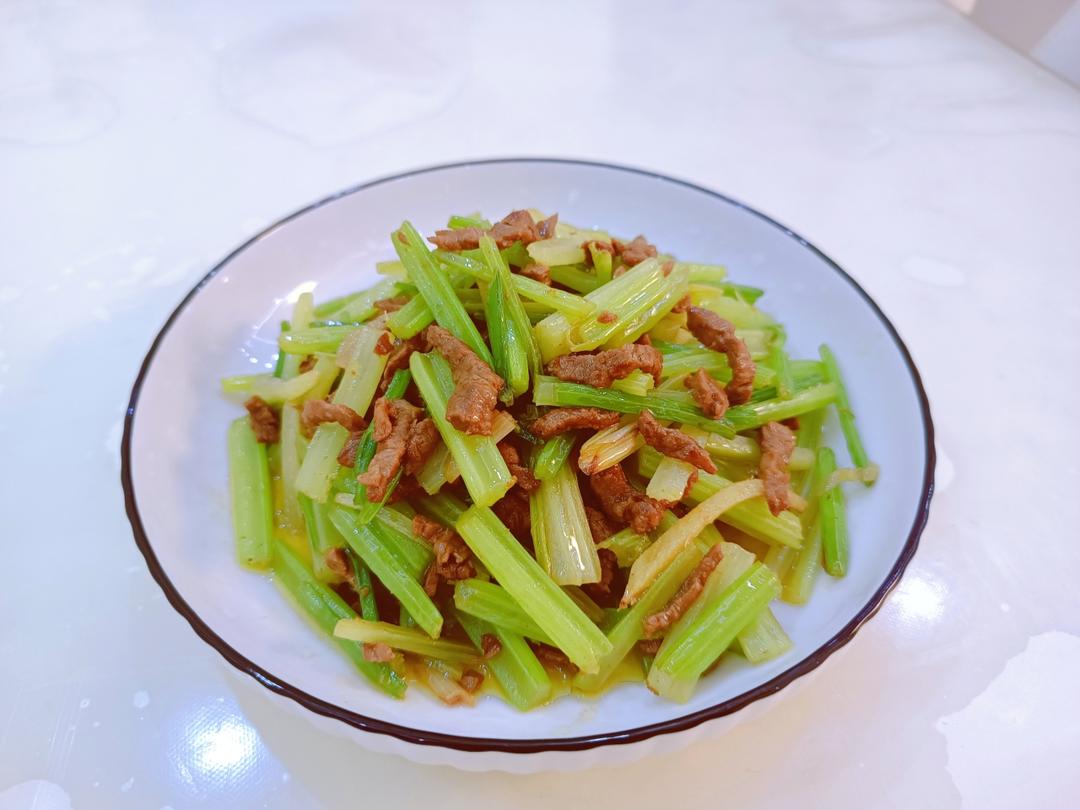 ㊙️家常菜‼️芹菜小炒牛肉‼️牛肉超级嫩滑哟