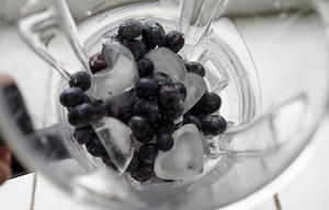 冷冻蓝莓冰沙的做法 步骤1
