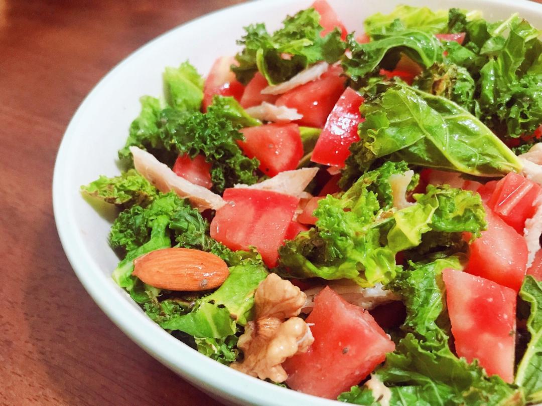 好吃的羽衣甘蓝沙拉