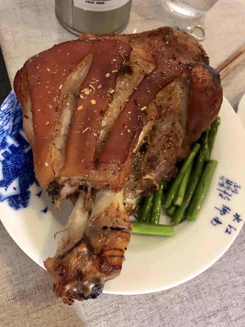 德国烤猪肘🇩🇪「外脆里嫩 尽情大快朵颐」一次满足你对大肉的所有欲望