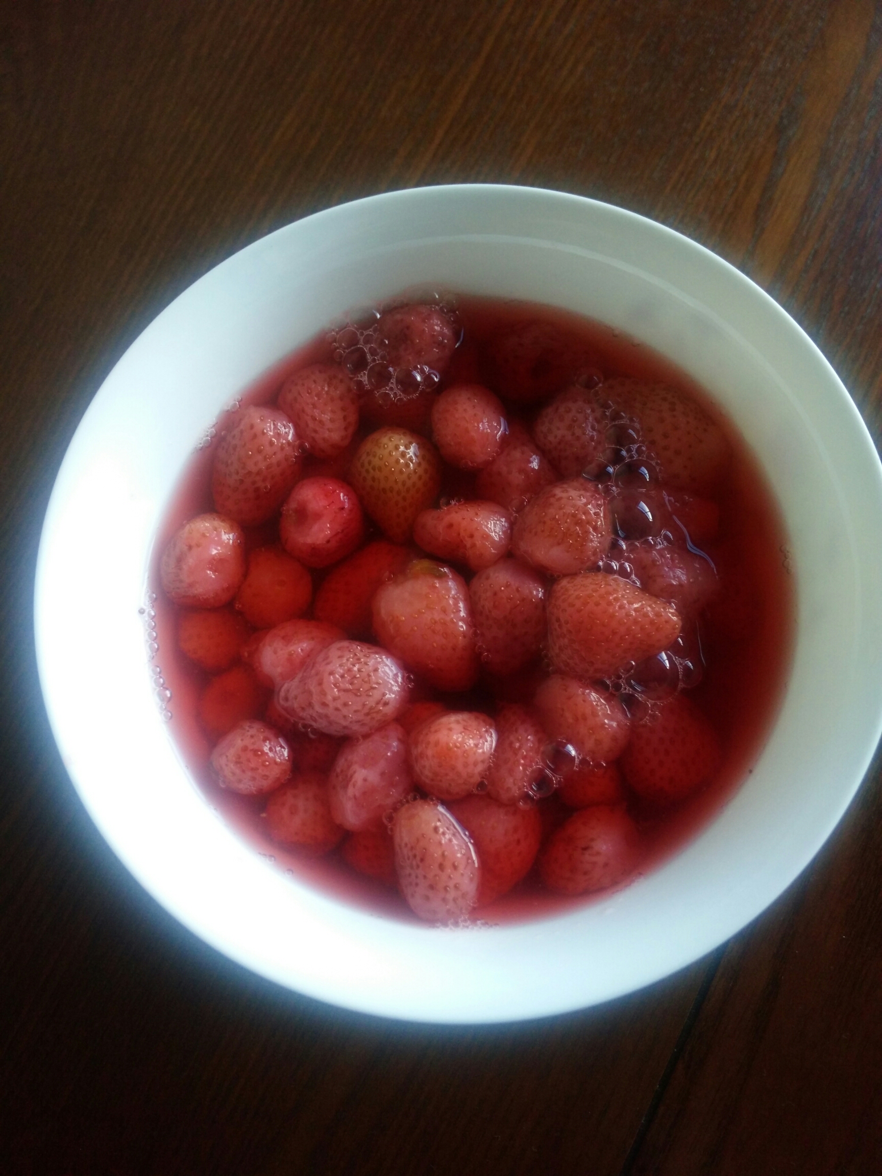 冰糖草莓的做法 步骤4