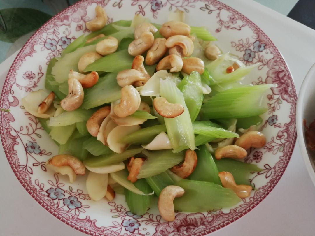 西芹炒百合怎样做到清爽又入味儿