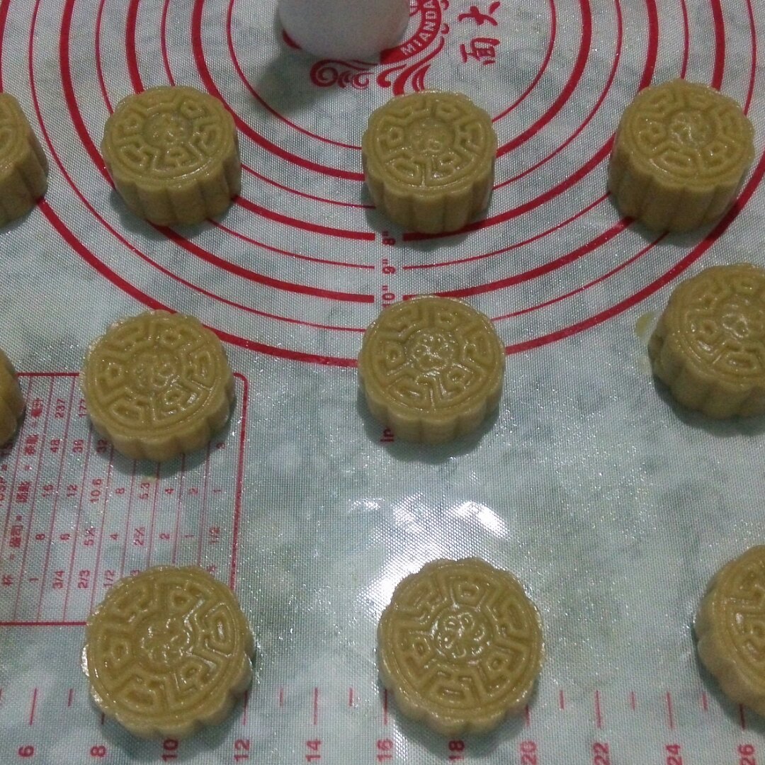 广式月饼－－蛋黄豆沙月饼