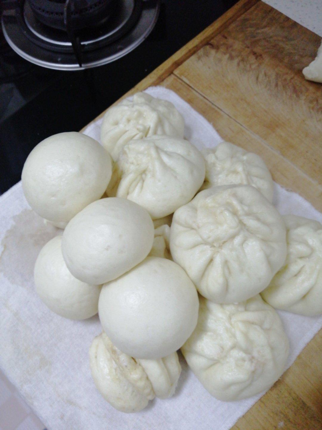 松软多汁的肉包子