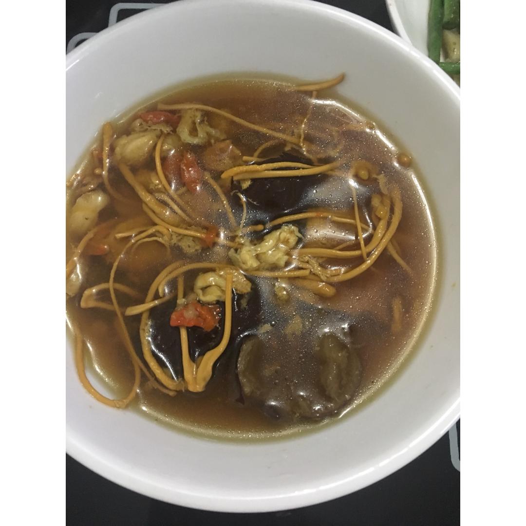鱼胶瘦肉虫草花炖汤