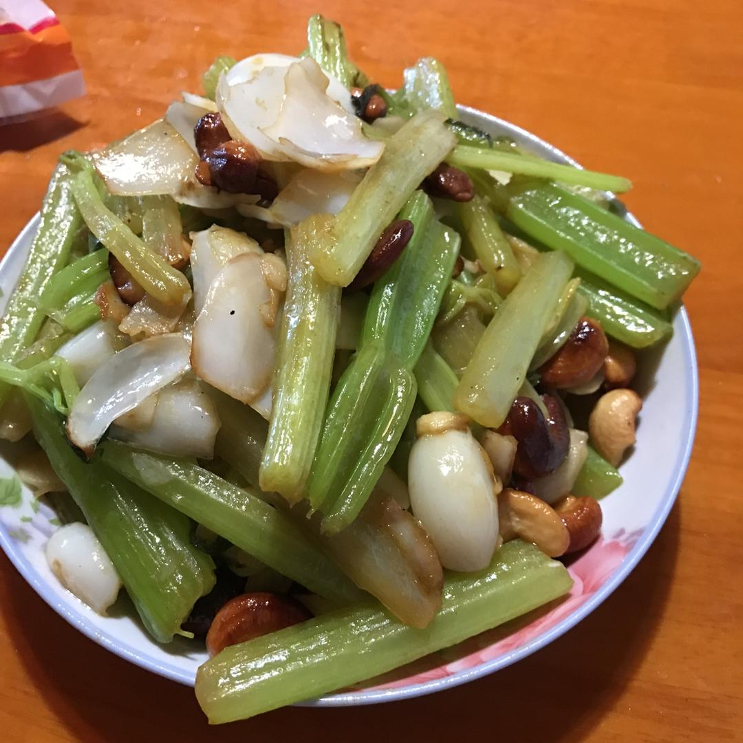 西芹百合炒腰果