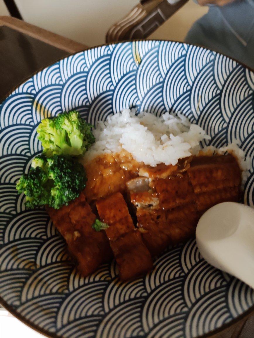 蒲烧鳗鱼饭