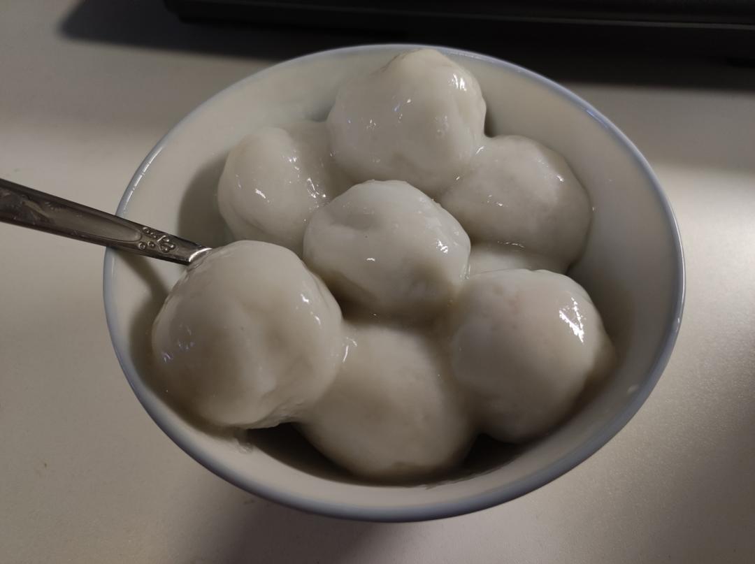 煮冻汤圆时，用凉水和开水都不对，教你一招，出锅不破皮不露馅