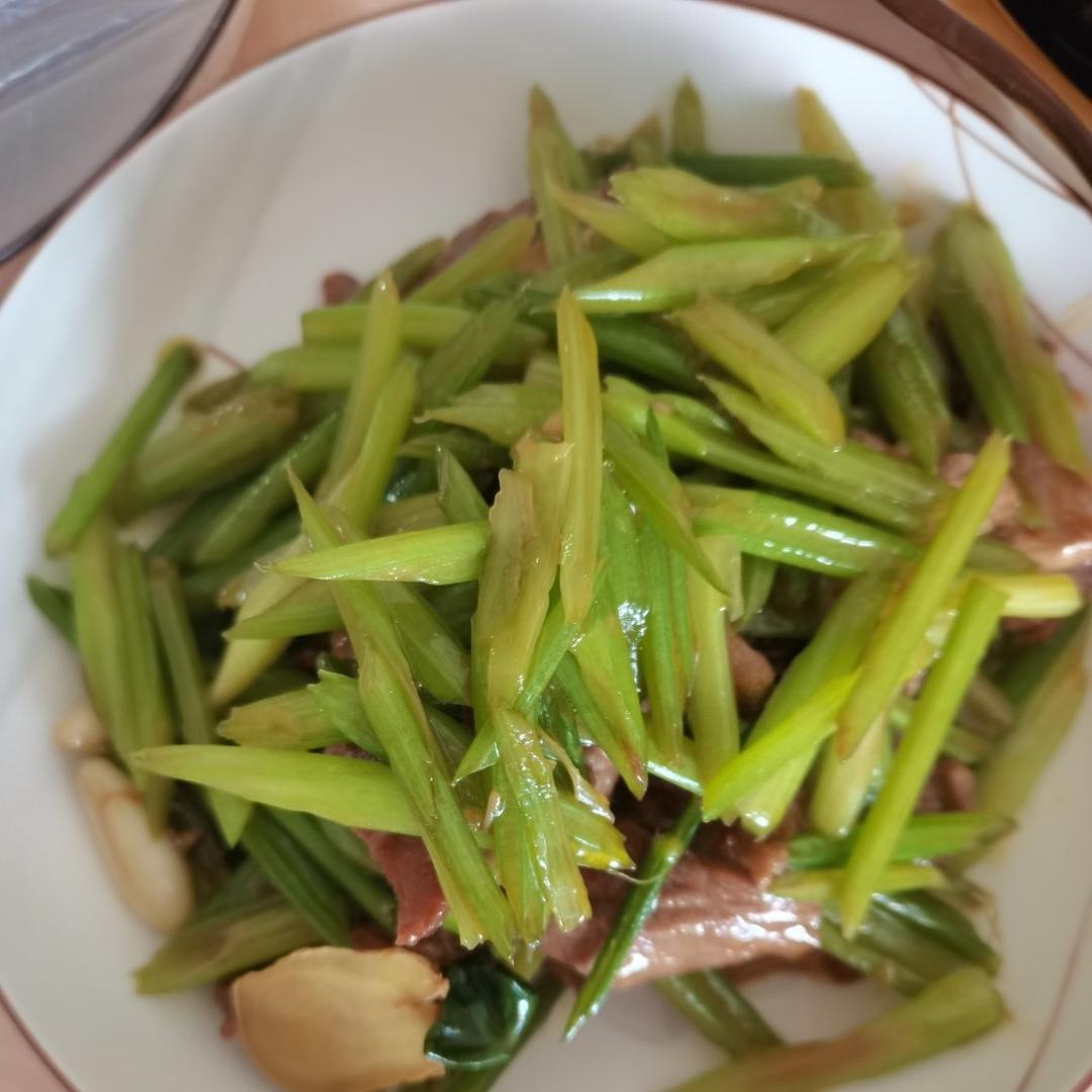下饭芹菜炒肉