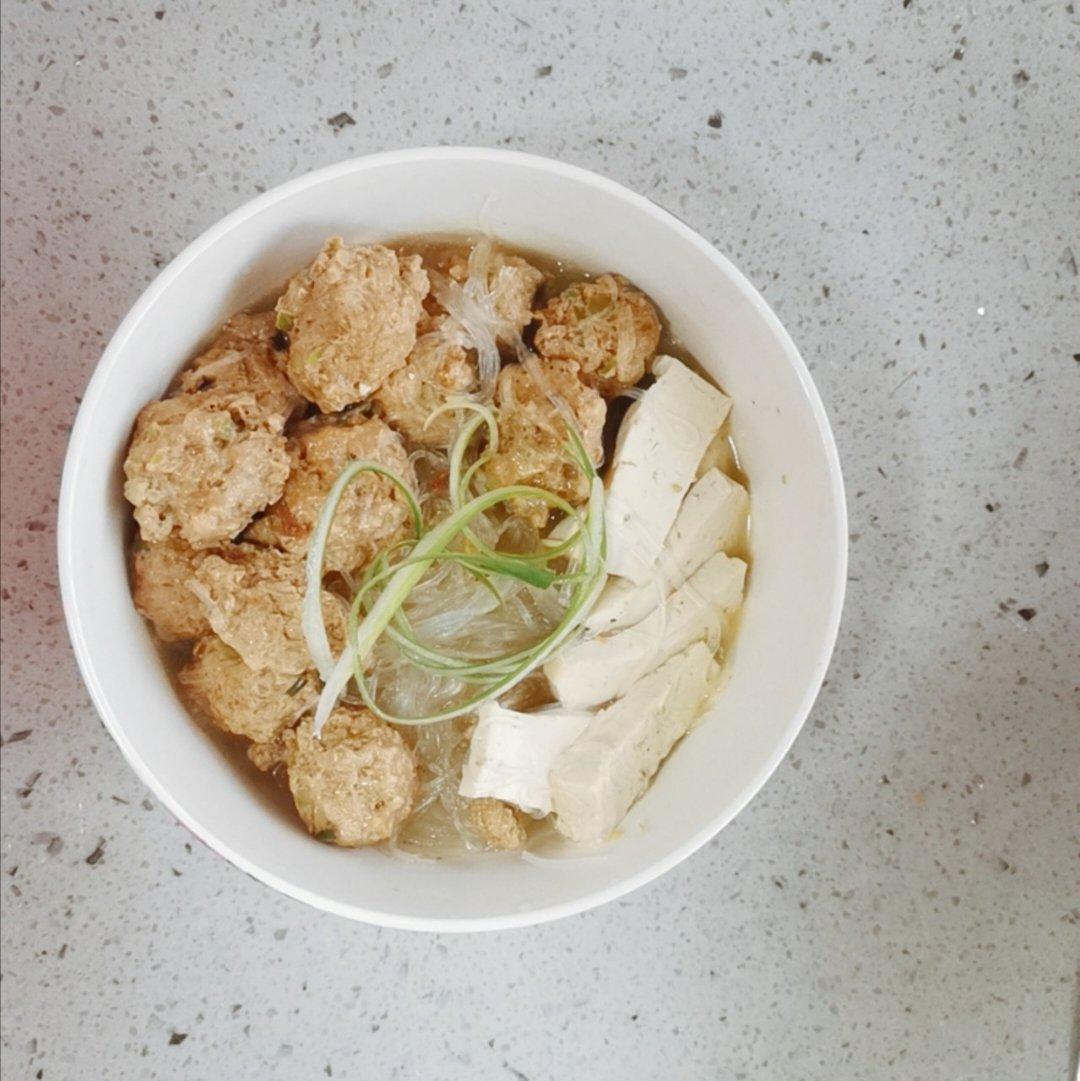 冬瓜鸡肉丸子粉丝汤
