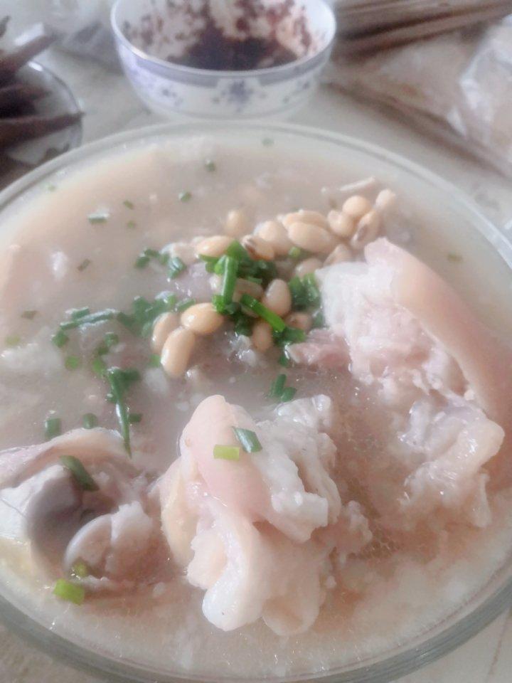 黄豆煲猪手汤