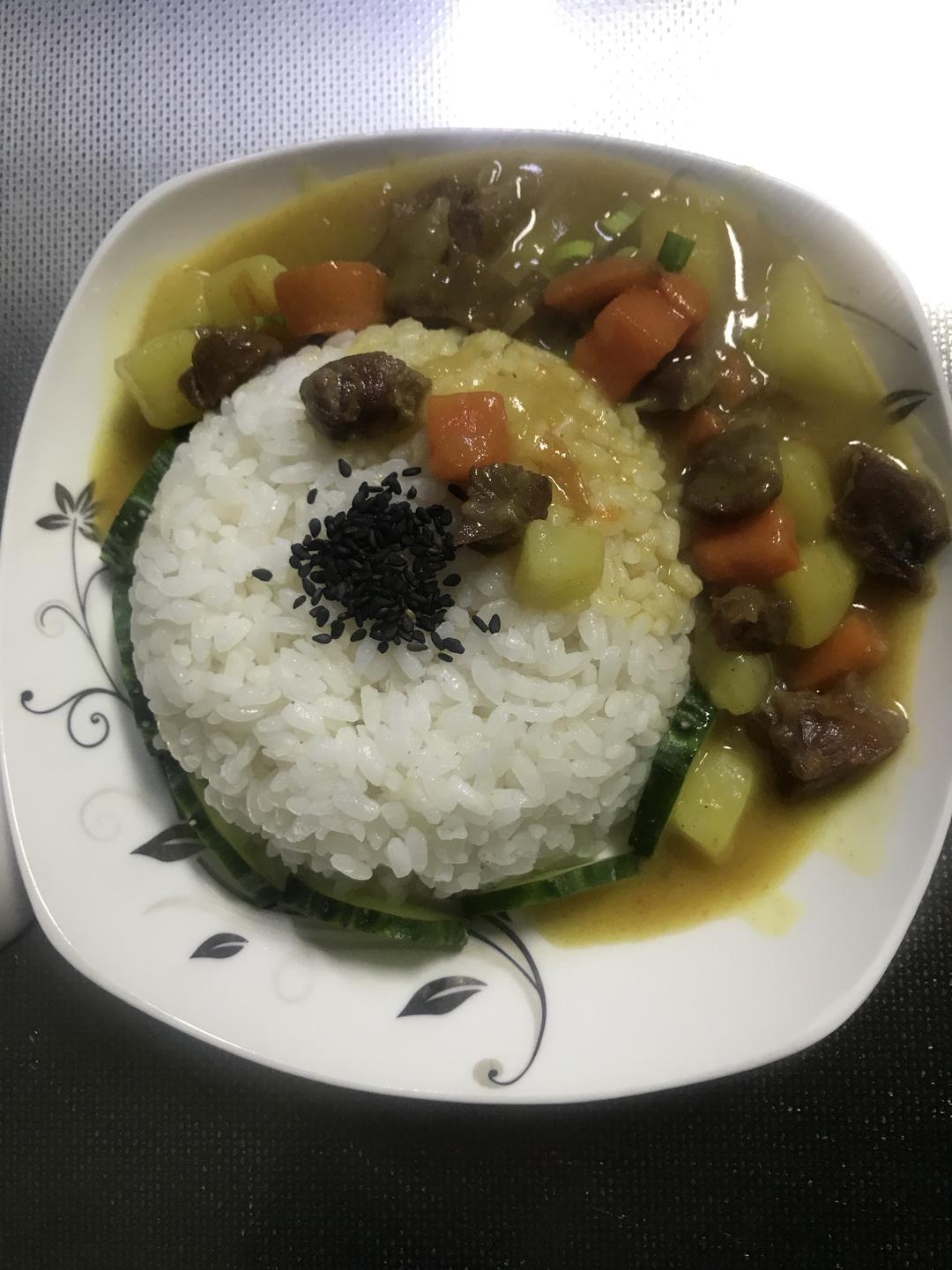 咖喱土豆牛肉盖浇饭（懒人版）的做法