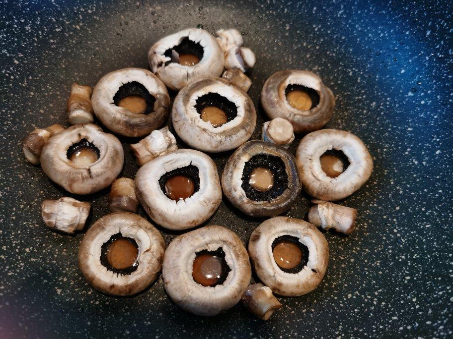 鲜掉眉毛口蘑汤