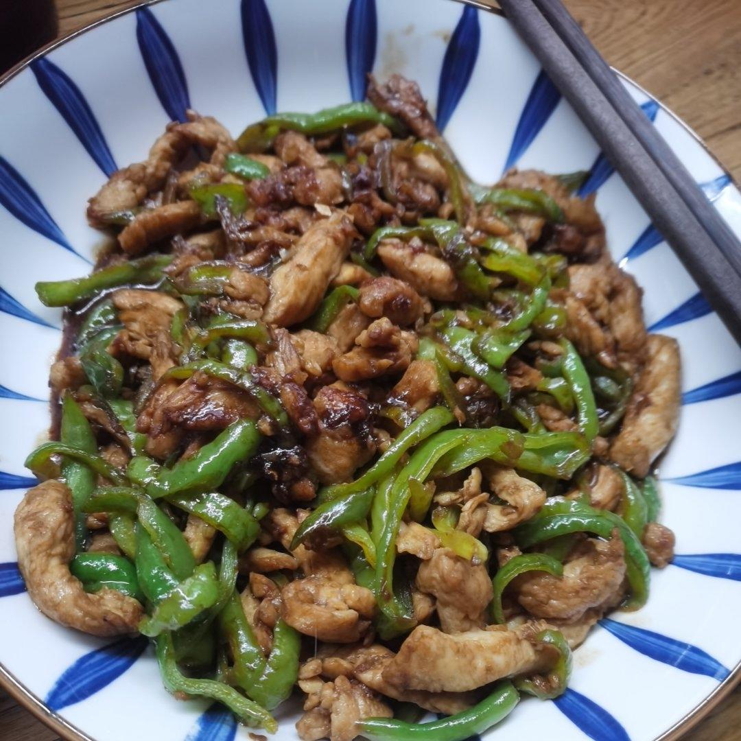 巨好吃的青椒炒鸡胸肉丝，超下饭