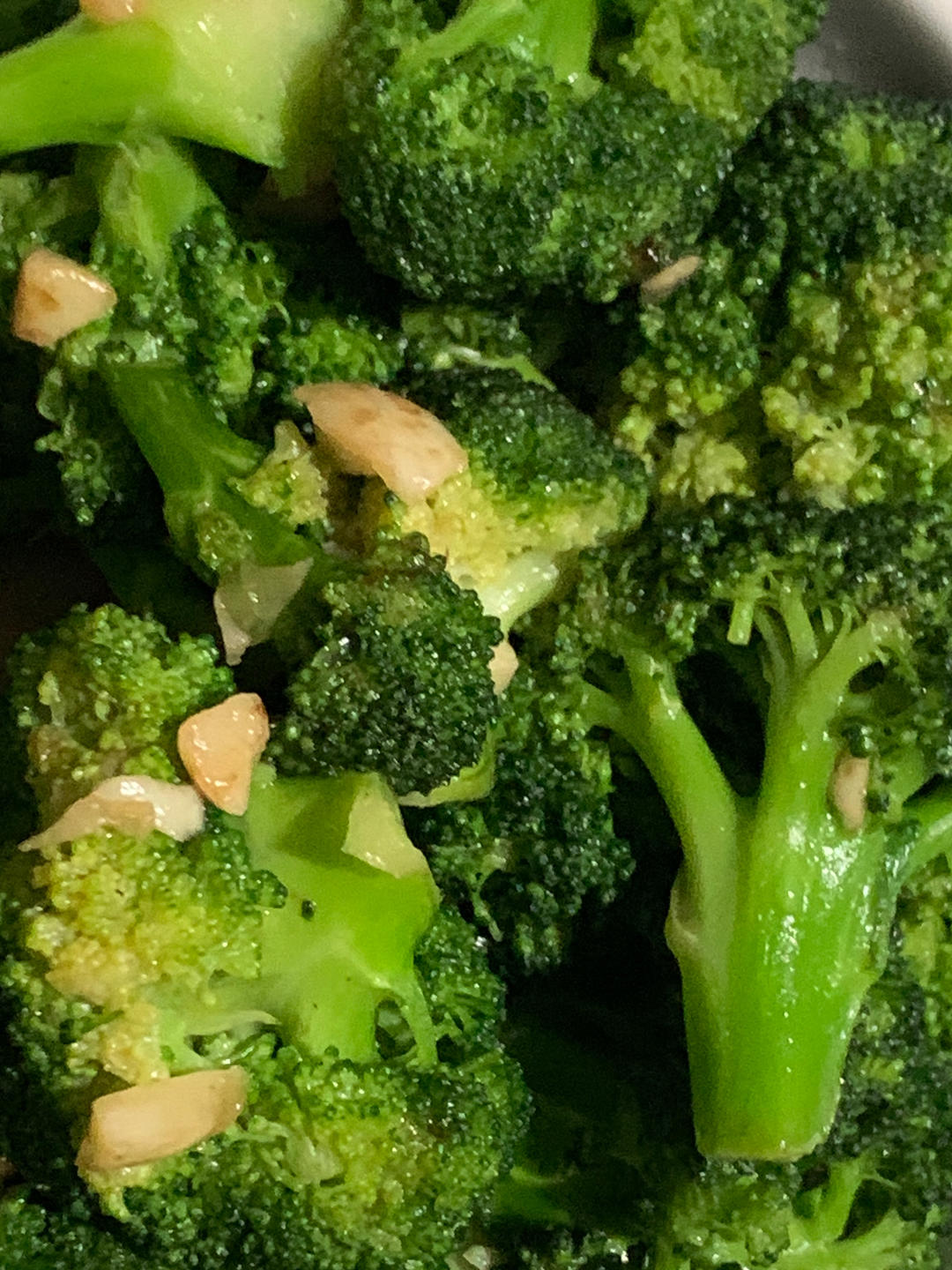 好吃到爆的耗油蒜蓉西兰花(从不修图，喜欢请关注)